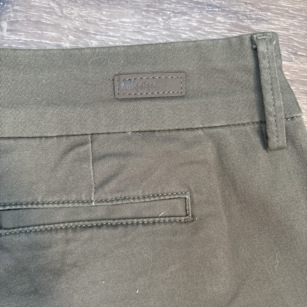 Kut From Kloth Julia Walking Short Green 6.5" Inseam‎ Size 8 - Picture 5 of 5